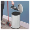Lixeira com Pedal Brasil Plus em Aço Inox com Acabamento Acetinado e Balde Interno 20L 94538520 - Tramontina - vista 3